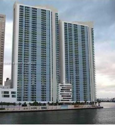 THE AMAZING ONE MIAMI EAST BUILDING WITH LARGE ONE BEDROOM, ONE BATHROOM UNIT ON THE 18TH FLOOR. BAY AND DOWNTOWN VIEWS. NEAR BAYSIDE, BAYFRONT PARK, KASEYA ARENA, WORLD CENTER, BRICKELL CITY CENTER, WHOLE FOODS, IL GABBIANO, HELL'S KITCHEN AND MORE!
CALL LISTING AGENT FOR SHOWINGS. Pool is closed until January 2025.