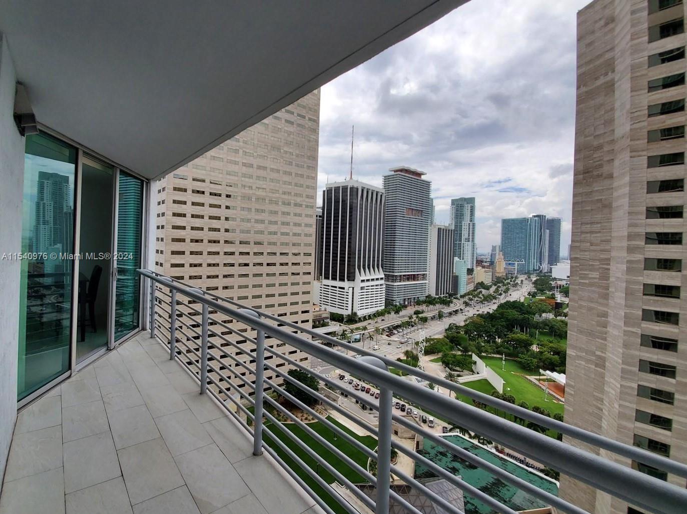 335 S Biscayne Blvd 1802, Miami, Florida 33131, 1 Bedroom Bedrooms, ,1 BathroomBathrooms,Residentiallease,For Rent,335 S Biscayne Blvd 1802,A11540976