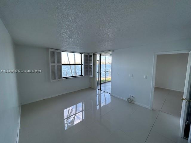118 Lake Emerald Dr 110, Oakland Park, Florida 33309, 2 Bedrooms Bedrooms, ,2 BathroomsBathrooms,Residential,For Sale,118 Lake Emerald Dr 110,A11540980