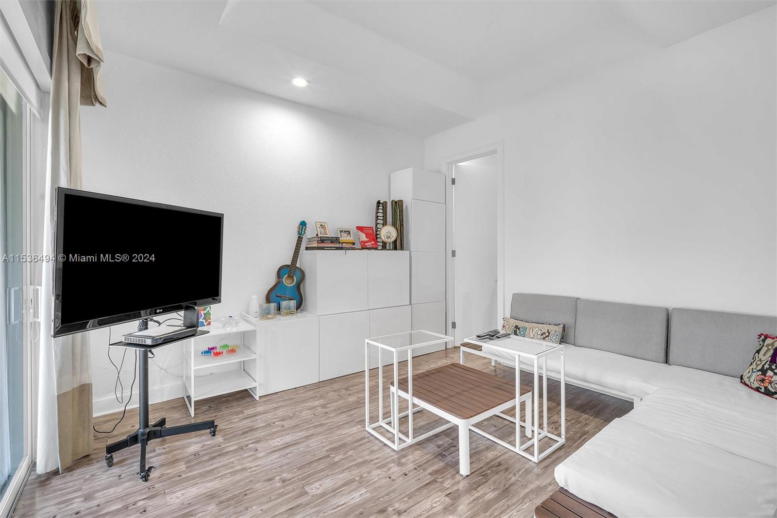 928 Captiva Dr, Hollywood, Florida 33019, 5 Bedrooms Bedrooms, ,4 BathroomsBathrooms,Residential,For Sale,928 Captiva Dr,A11536494