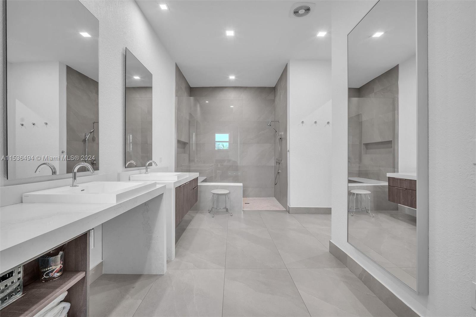 928 Captiva Dr, Hollywood, Florida 33019, 5 Bedrooms Bedrooms, ,4 BathroomsBathrooms,Residential,For Sale,928 Captiva Dr,A11536494