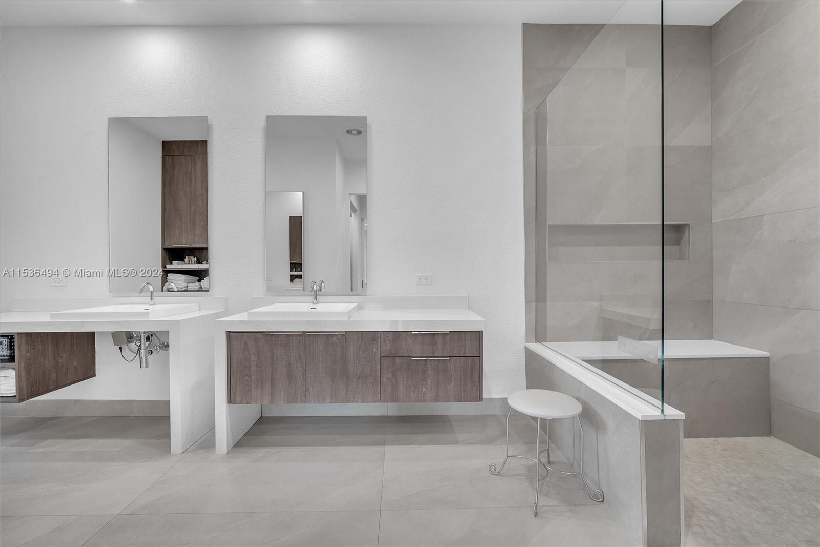 928 Captiva Dr, Hollywood, Florida 33019, 5 Bedrooms Bedrooms, ,4 BathroomsBathrooms,Residential,For Sale,928 Captiva Dr,A11536494