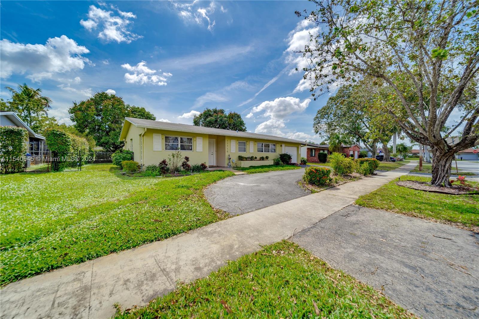 11710 18th St, Pembroke Pines, FL, 33026 United States, 3 Bedrooms Bedrooms, ,2 BathroomsBathrooms,Residential,For Sale,18th St,A11540545