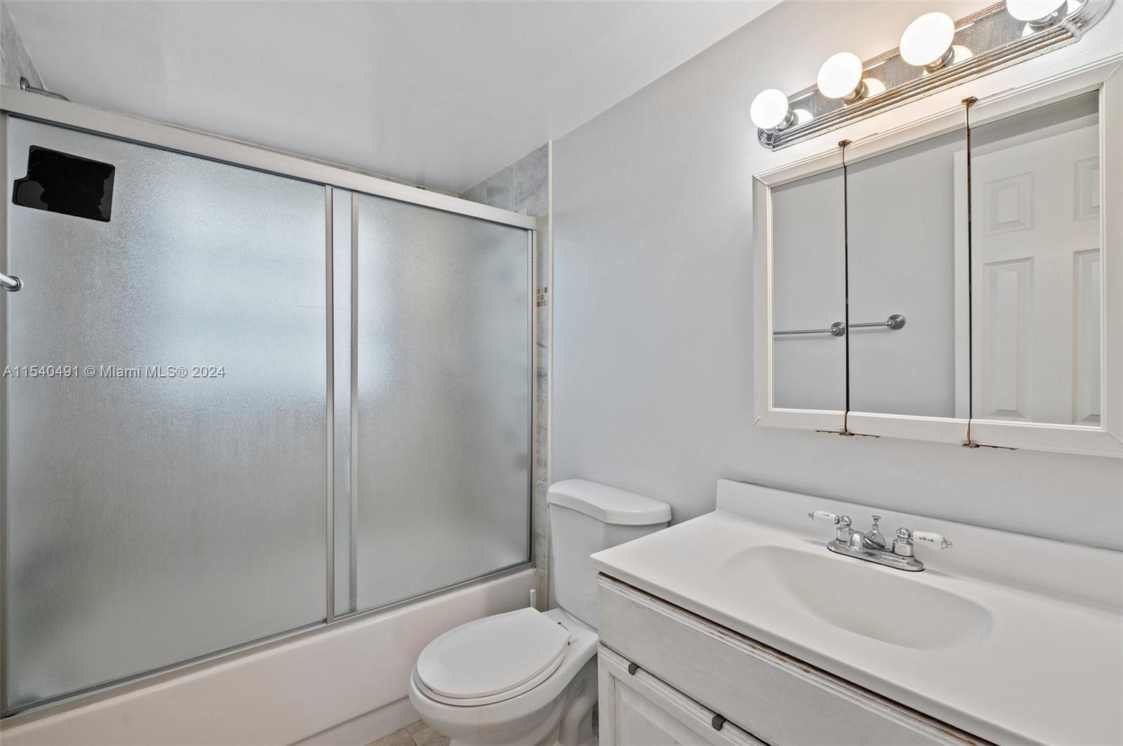 1425 Arthur St 212B, Hollywood, Florida 33020, 1 Bedroom Bedrooms, ,1 BathroomBathrooms,Residential,For Sale,1425 Arthur St 212B,A11540491