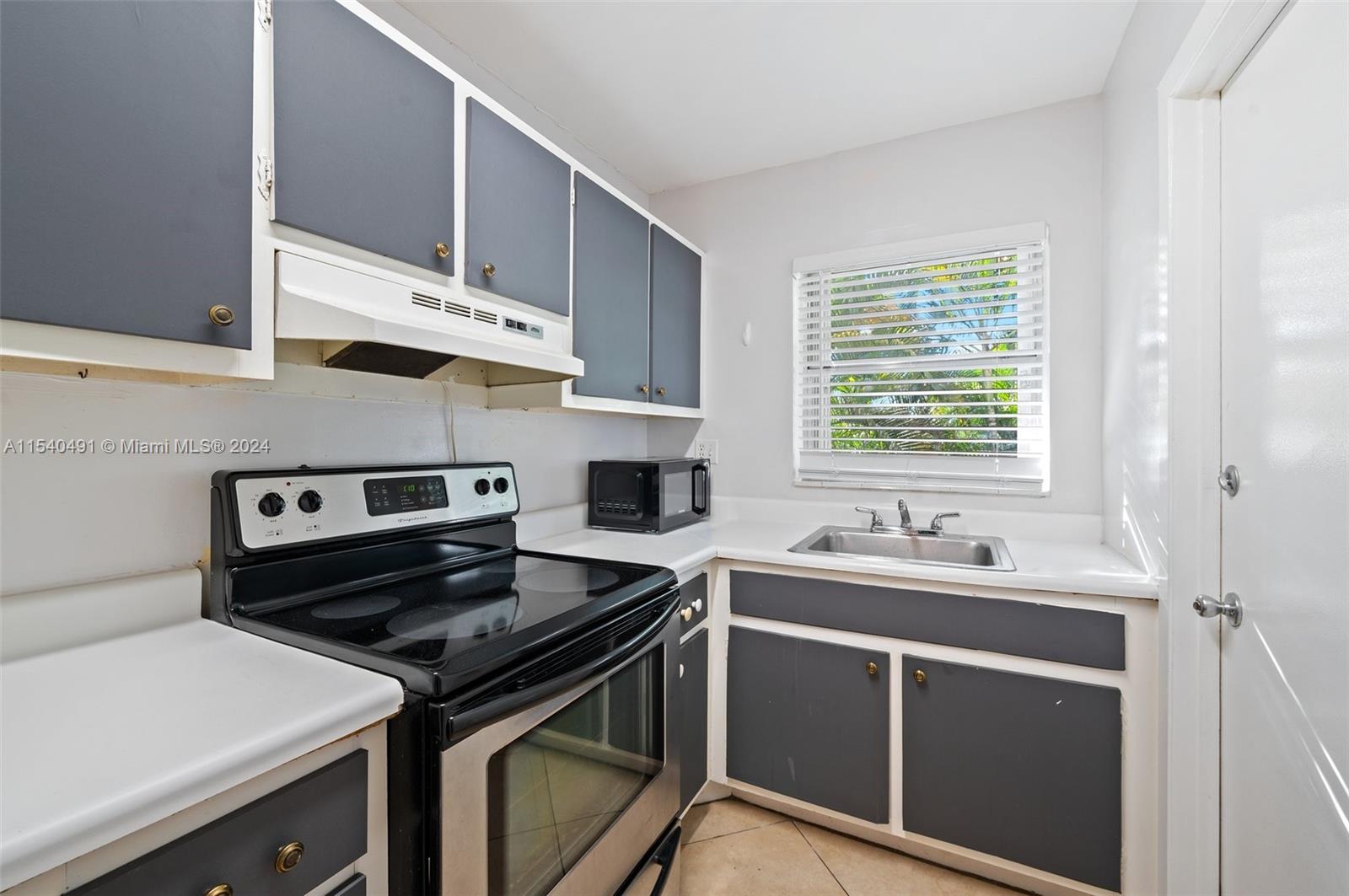 1425 Arthur St 212B, Hollywood, Florida 33020, 1 Bedroom Bedrooms, ,1 BathroomBathrooms,Residential,For Sale,1425 Arthur St 212B,A11540491