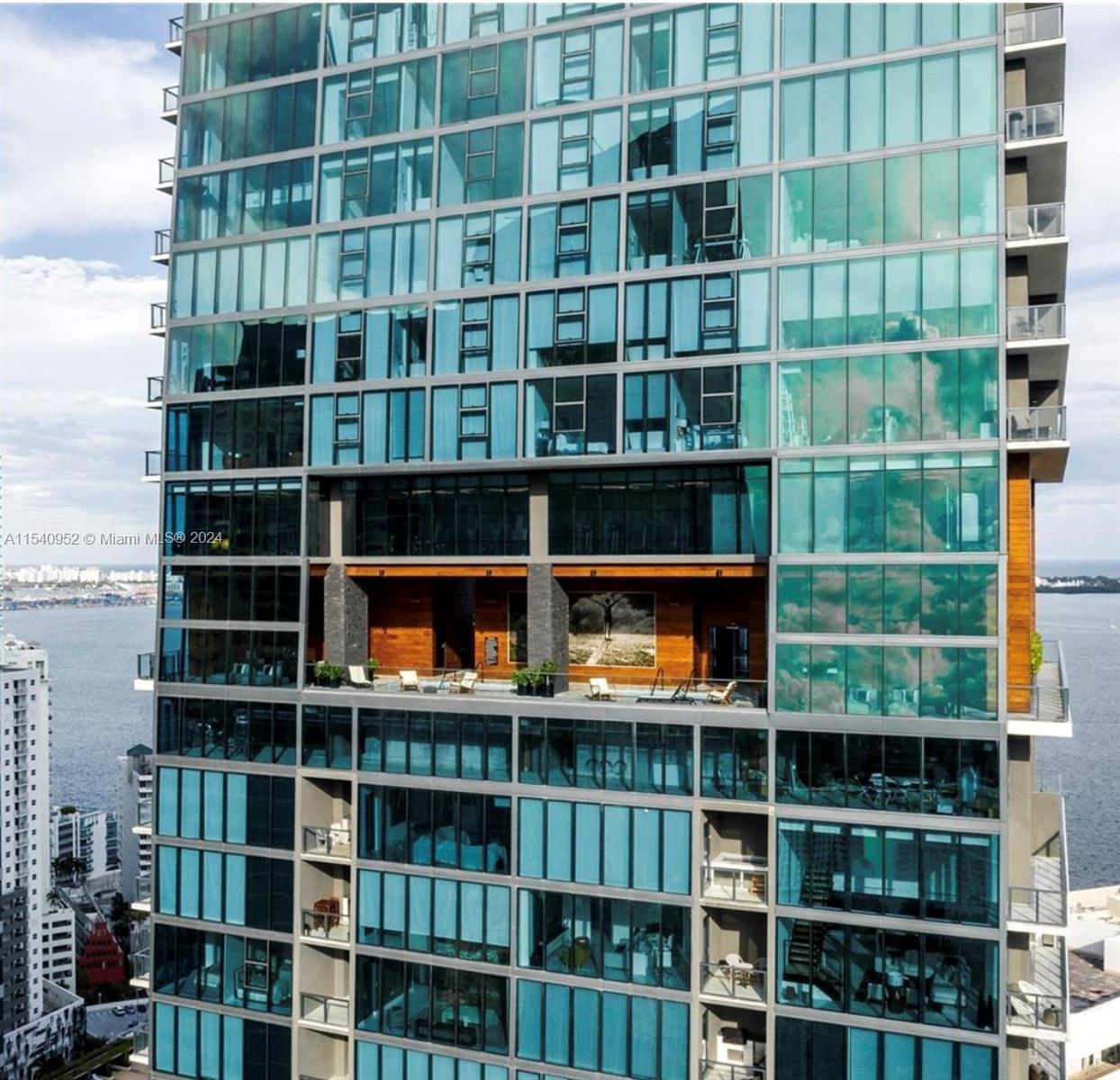 1451 Brickell Ave 2502, Miami, Florida 33131, 1 Bedroom Bedrooms, ,1 BathroomBathrooms,Residential,For Sale,1451 Brickell Ave 2502,A11540952