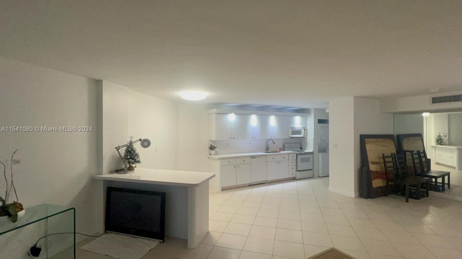 7135 Collins Ave 702, Miami Beach, Florida 33141, 1 Bedroom Bedrooms, ,2 BathroomsBathrooms,Residentiallease,For Rent,7135 Collins Ave 702,A11541080
