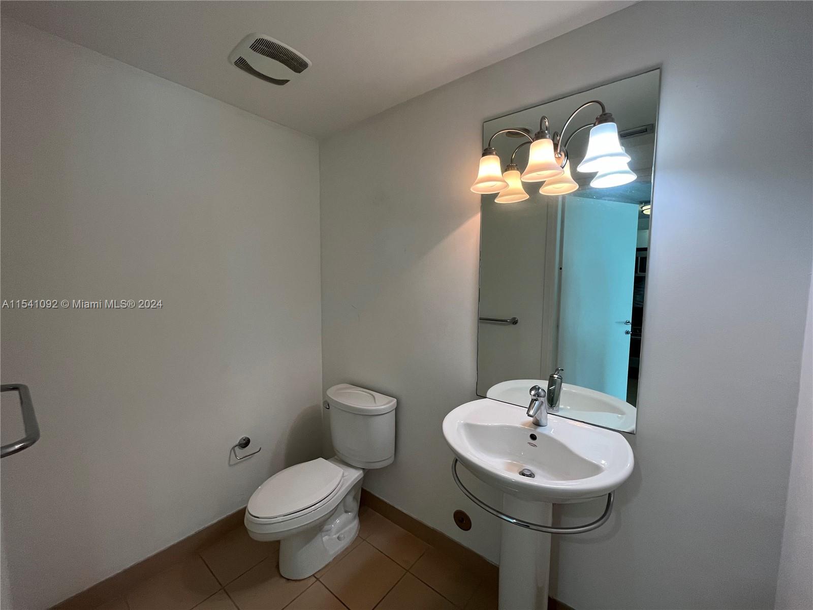 300 S Biscayne Blvd L-406, Miami, Florida 33131, 1 Bedroom Bedrooms, ,1 BathroomBathrooms,Residentiallease,For Rent,300 S Biscayne Blvd L-406,A11541092
