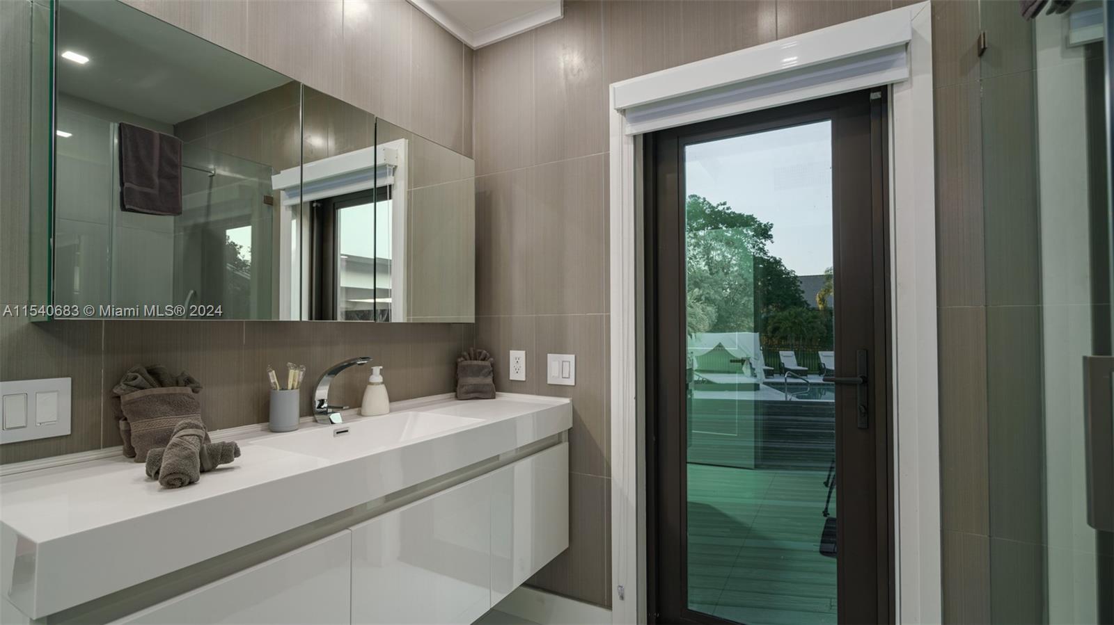 11861 4th St, Plantation, FL, 33325 United States, 9 Bedrooms Bedrooms, ,6 BathroomsBathrooms,Residential,For Sale,4th St,A11540683