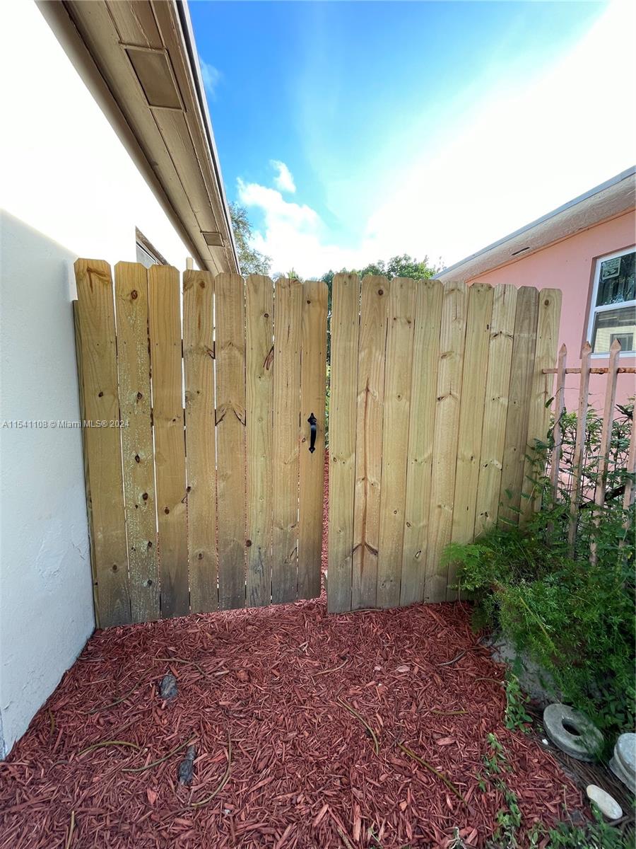 52 NW 68th St, Miami, Florida 33150, ,1 BathroomBathrooms,Residentiallease,For Rent,52 NW 68th St,A11541108