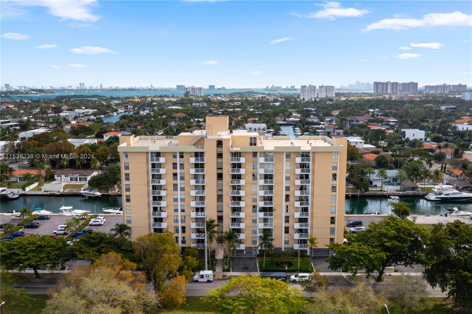2000 NE 135th St 209, North Miami, Florida 33181, 2 Bedrooms Bedrooms, ,2 BathroomsBathrooms,Residential,For Sale,2000 NE 135th St 209,A11538238