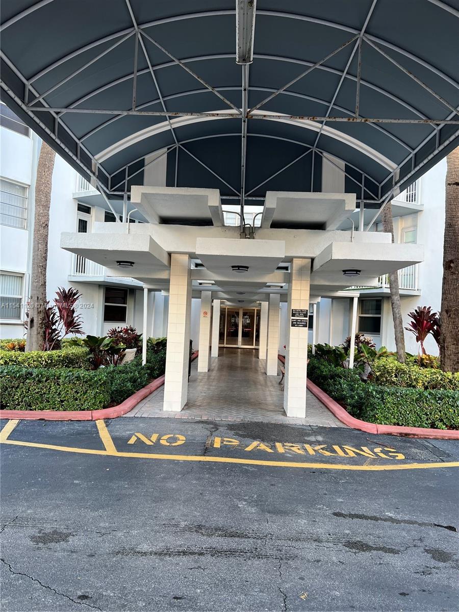 1913 S Ocean Dr 313, Hallandale Beach, Florida 33009, 1 Bedroom Bedrooms, ,1 BathroomBathrooms,Residentiallease,For Rent,1913 S Ocean Dr 313,A11541120