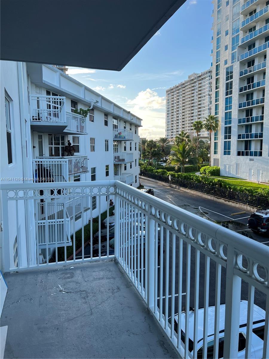 1913 S Ocean Dr 313, Hallandale Beach, Florida 33009, 1 Bedroom Bedrooms, ,1 BathroomBathrooms,Residentiallease,For Rent,1913 S Ocean Dr 313,A11541120