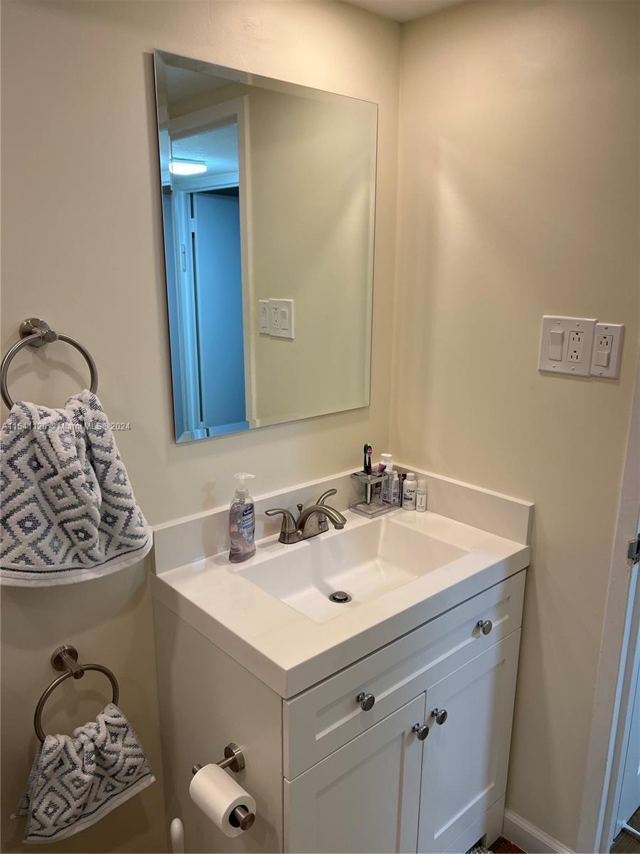 1913 S Ocean Dr 313, Hallandale Beach, Florida 33009, 1 Bedroom Bedrooms, ,1 BathroomBathrooms,Residentiallease,For Rent,1913 S Ocean Dr 313,A11541120