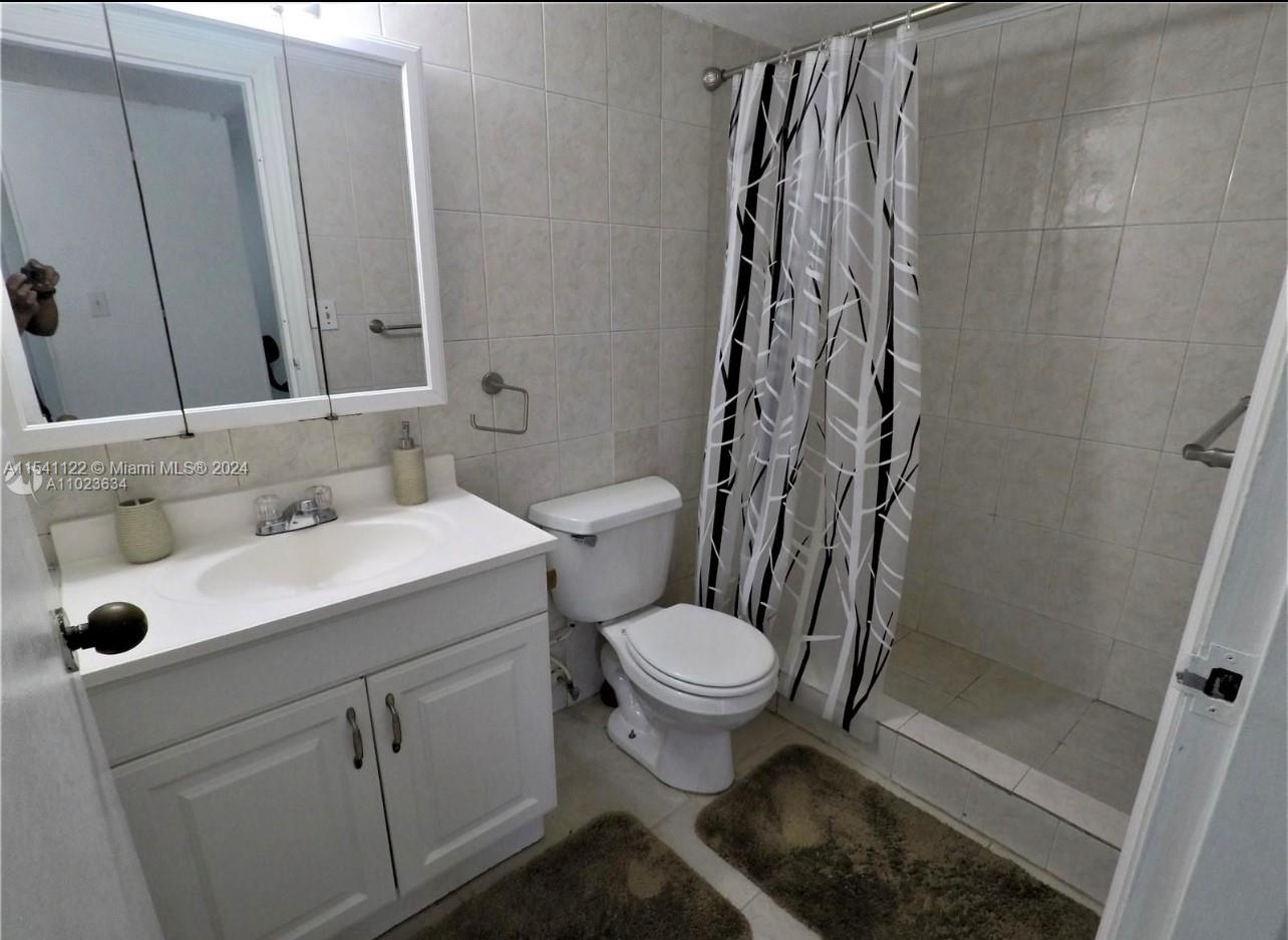 17021 Bay Rd, Sunny Isles Beach, FL, 33160 United States, 2 Bedrooms Bedrooms, ,2 BathroomsBathrooms,Residential,For Sale,Bay Rd,A11541122