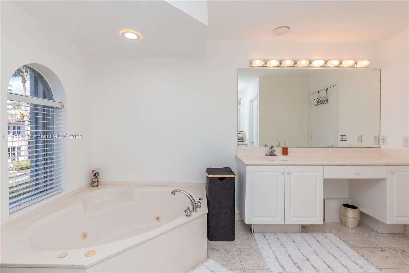 20770 NE 30th Pl, Aventura, Florida 33180, 3 Bedrooms Bedrooms, ,2 BathroomsBathrooms,Residential,For Sale,20770 NE 30th Pl,A11540837