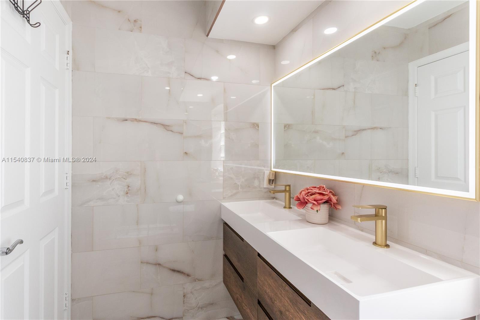 20770 NE 30th Pl, Aventura, Florida 33180, 3 Bedrooms Bedrooms, ,2 BathroomsBathrooms,Residential,For Sale,20770 NE 30th Pl,A11540837