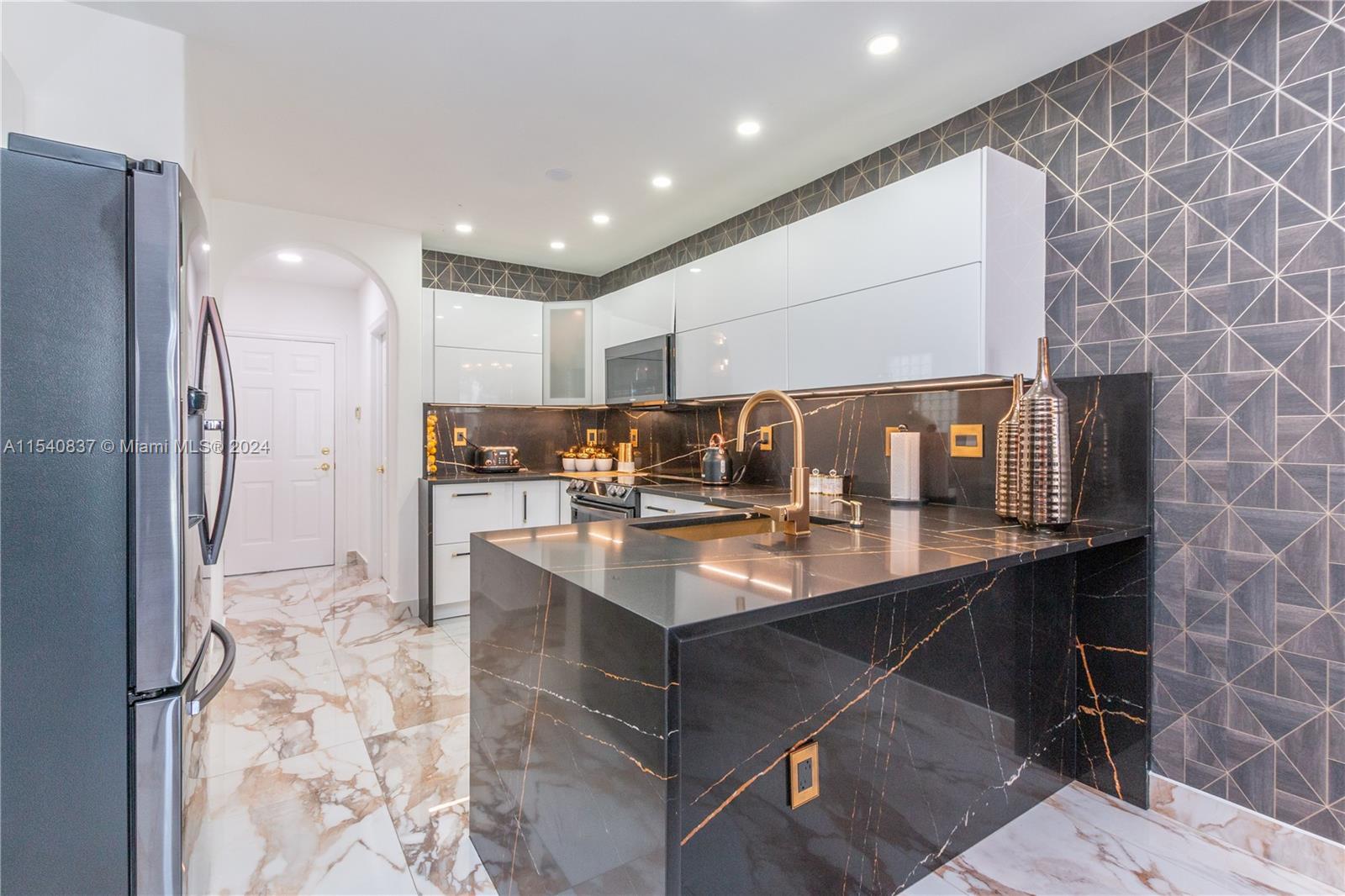 20770 NE 30th Pl, Aventura, Florida 33180, 3 Bedrooms Bedrooms, ,2 BathroomsBathrooms,Residential,For Sale,20770 NE 30th Pl,A11540837