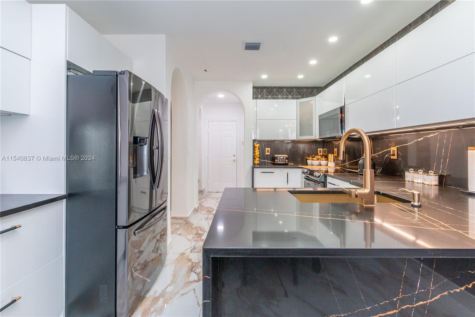 20770 NE 30th Pl, Aventura, Florida 33180, 3 Bedrooms Bedrooms, ,2 BathroomsBathrooms,Residential,For Sale,20770 NE 30th Pl,A11540837