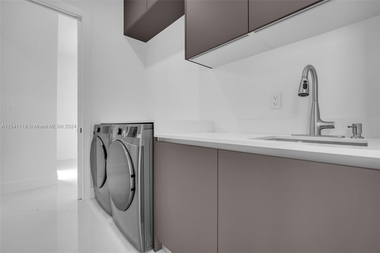 11200 71st Ave, Pinecrest, FL, 33156 United States, 7 Bedrooms Bedrooms, ,7 BathroomsBathrooms,Residential,For Sale,71st Ave,A11541119