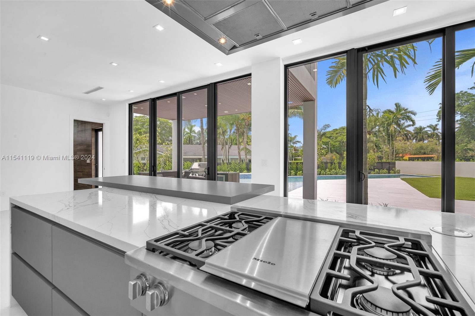 11200 71st Ave, Pinecrest, FL, 33156 United States, 7 Bedrooms Bedrooms, ,7 BathroomsBathrooms,Residential,For Sale,71st Ave,A11541119