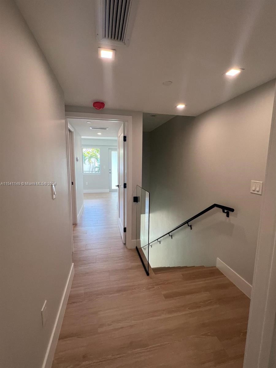 515 16 1, Miami Beach, Florida 33139, 2 Bedrooms Bedrooms, ,2 BathroomsBathrooms,Residentiallease,For Rent,515 16 1,A11541149