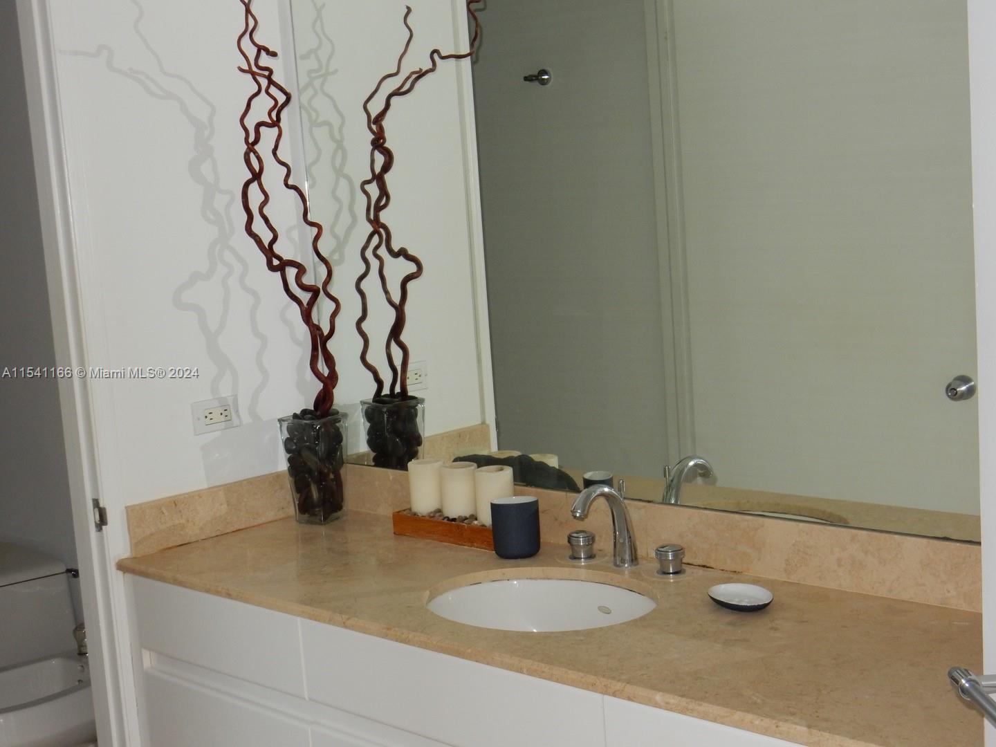 848 Brickell Key Dr 3303, Miami, Florida 33131, 1 Bedroom Bedrooms, ,1 BathroomBathrooms,Residentiallease,For Rent,848 Brickell Key Dr 3303,A11541166
