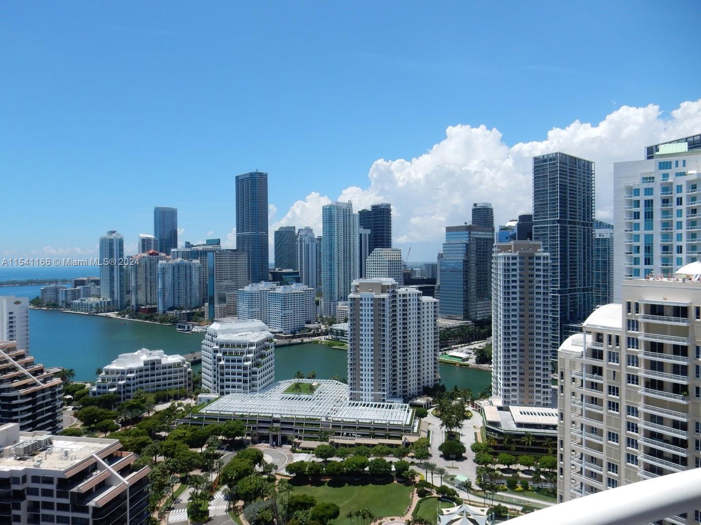 848 Brickell Key Dr 3303, Miami, Florida 33131, 1 Bedroom Bedrooms, ,1 BathroomBathrooms,Residentiallease,For Rent,848 Brickell Key Dr 3303,A11541166