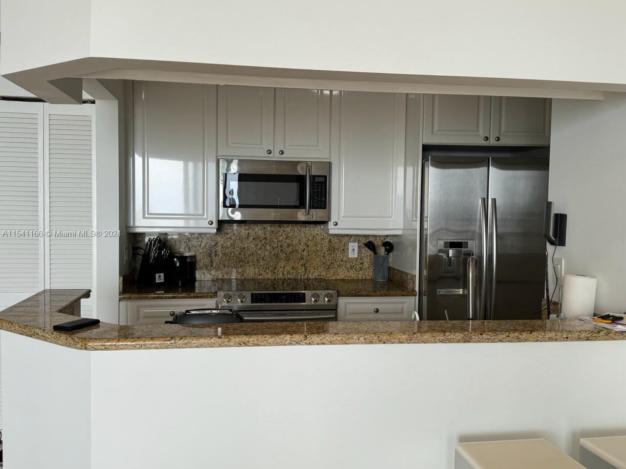 848 Brickell Key Dr 3303, Miami, Florida 33131, 1 Bedroom Bedrooms, ,1 BathroomBathrooms,Residentiallease,For Rent,848 Brickell Key Dr 3303,A11541166