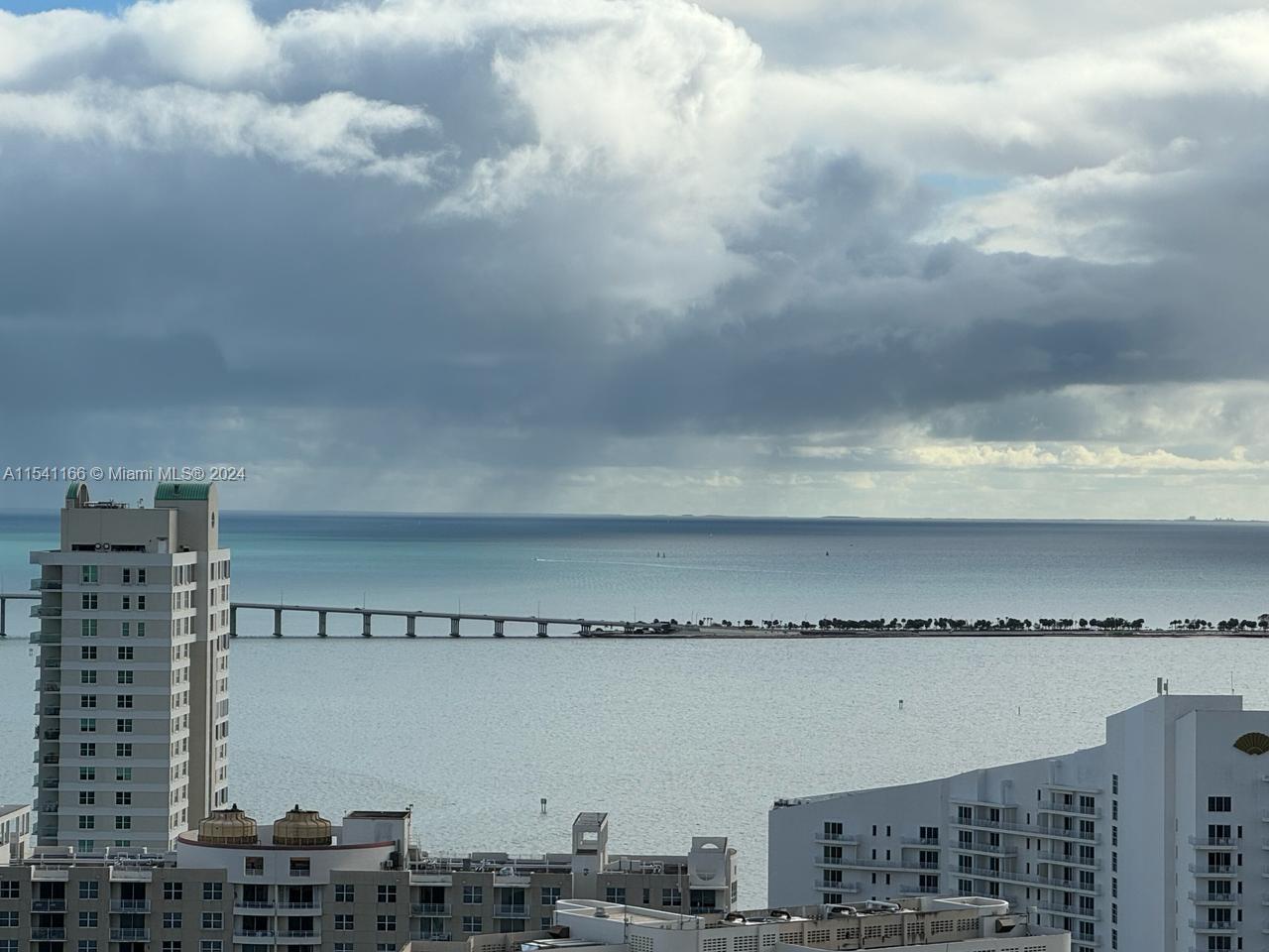 848 Brickell Key Dr 3303, Miami, Florida 33131, 1 Bedroom Bedrooms, ,1 BathroomBathrooms,Residentiallease,For Rent,848 Brickell Key Dr 3303,A11541166