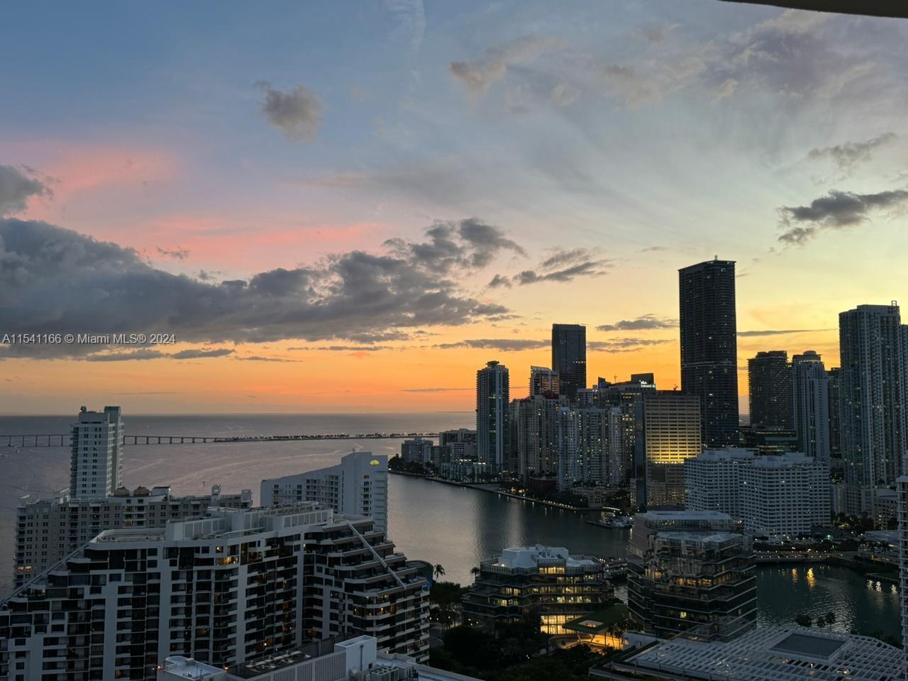 848 Brickell Key Dr 3303, Miami, Florida 33131, 1 Bedroom Bedrooms, ,1 BathroomBathrooms,Residentiallease,For Rent,848 Brickell Key Dr 3303,A11541166