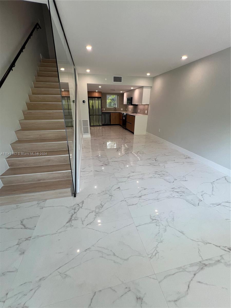 515 16 2, Miami Beach, Florida 33139, 2 Bedrooms Bedrooms, ,2 BathroomsBathrooms,Residentiallease,For Rent,515 16 2,A11541163