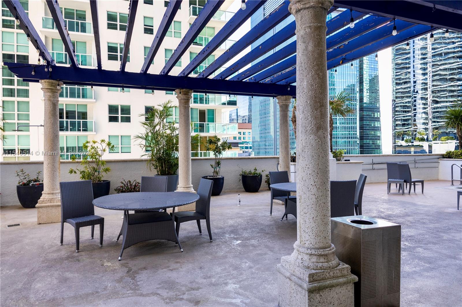 1200 Brickell Bay Dr 3008, Miami, Florida 33131, 1 Bedroom Bedrooms, ,1 BathroomBathrooms,Residentiallease,For Rent,1200 Brickell Bay Dr 3008,A11540514