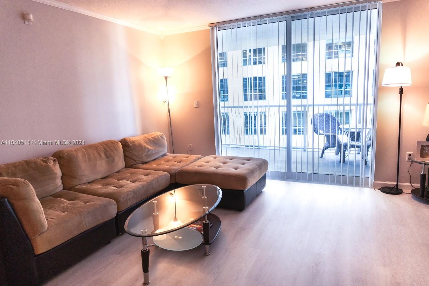 1200 Brickell Bay Dr 3008, Miami, Florida 33131, 1 Bedroom Bedrooms, ,1 BathroomBathrooms,Residentiallease,For Rent,1200 Brickell Bay Dr 3008,A11540514