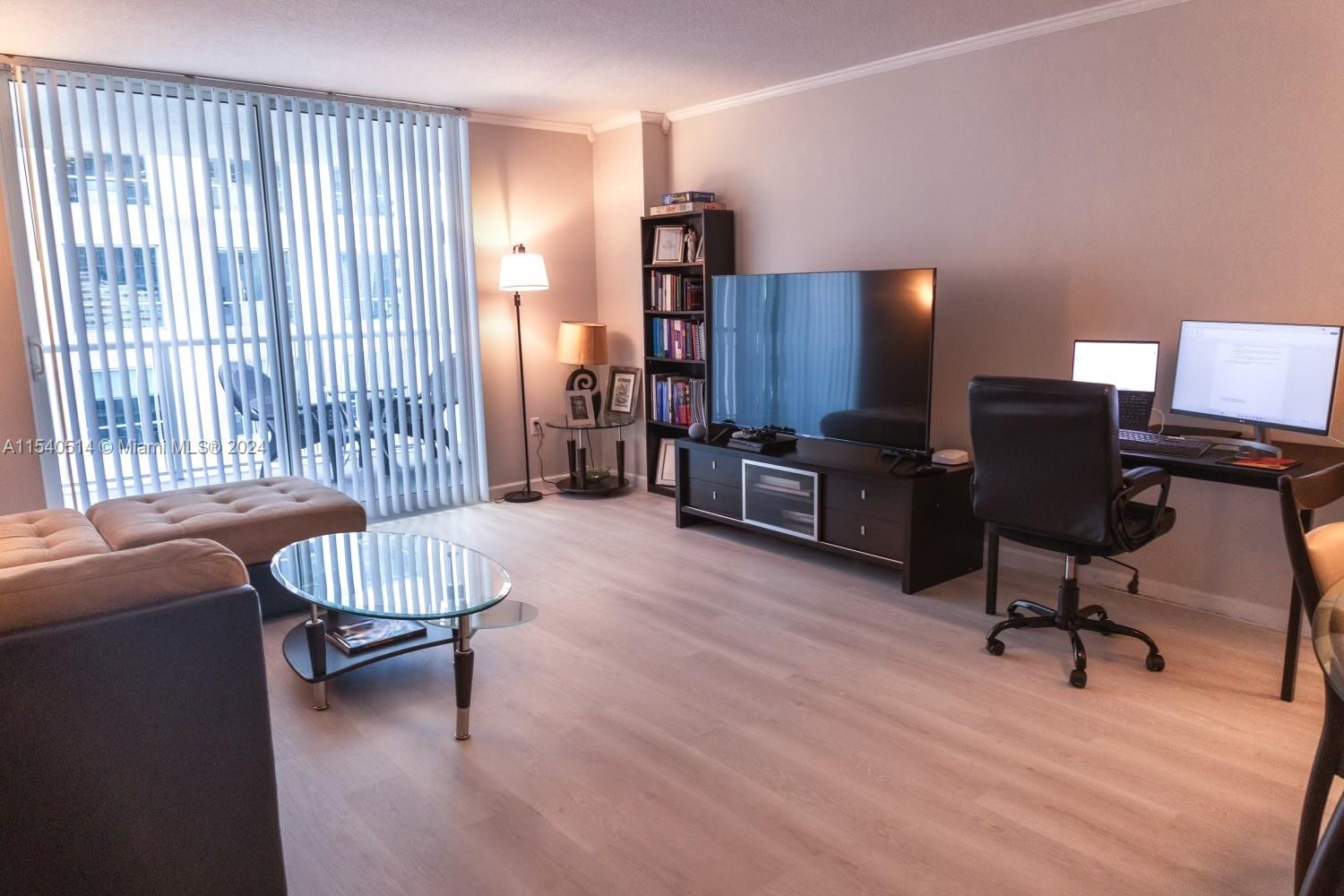 1200 Brickell Bay Dr 3008, Miami, Florida 33131, 1 Bedroom Bedrooms, ,1 BathroomBathrooms,Residentiallease,For Rent,1200 Brickell Bay Dr 3008,A11540514