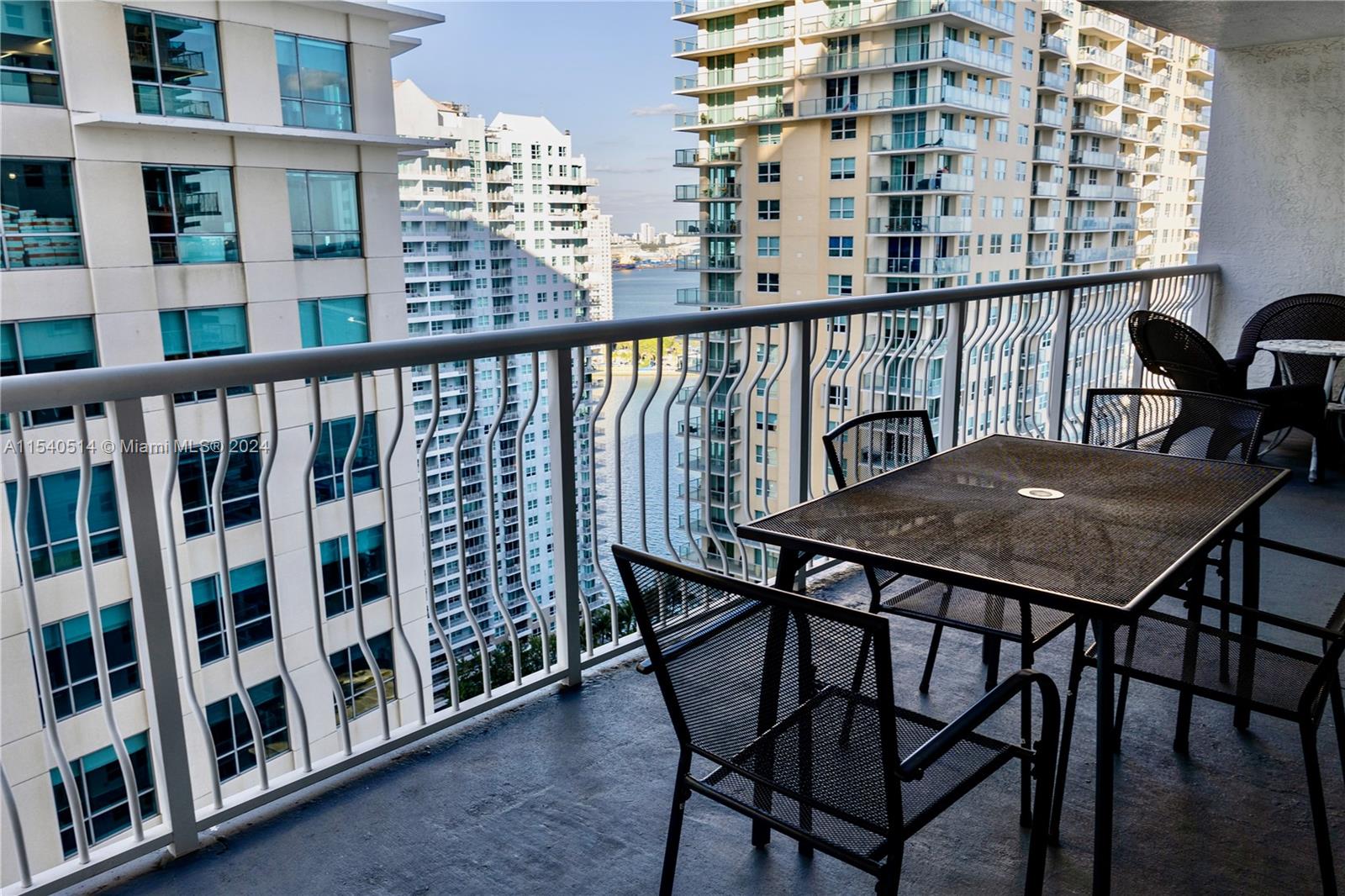 1200 Brickell Bay Dr 3008, Miami, Florida 33131, 1 Bedroom Bedrooms, ,1 BathroomBathrooms,Residentiallease,For Rent,1200 Brickell Bay Dr 3008,A11540514