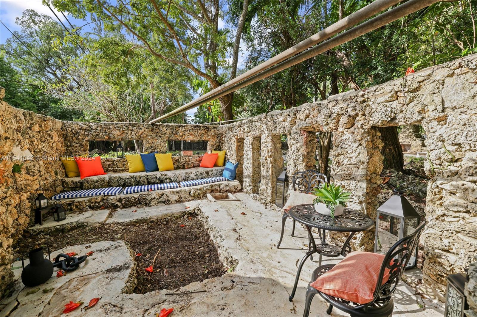 1224 Country Club Prado 0, Coral Gables, Florida 33134, 3 Bedrooms Bedrooms, ,2 BathroomsBathrooms,Residentiallease,For Rent,1224 Country Club Prado 0,A11541042