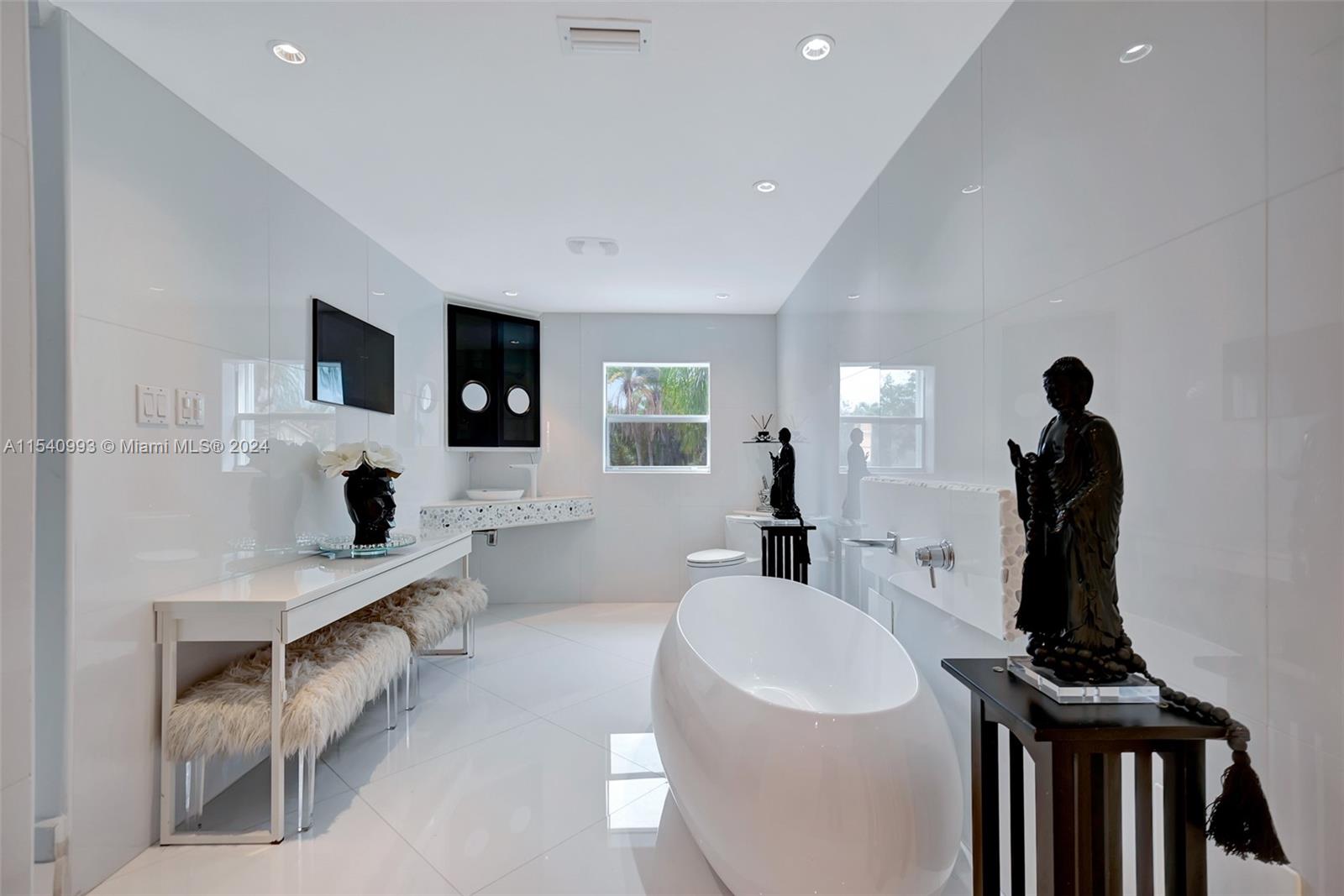 1743 Royal Palm Way, Hollywood, Florida 33020, 2 Bedrooms Bedrooms, ,2 BathroomsBathrooms,Residential,For Sale,1743 Royal Palm Way,A11540993