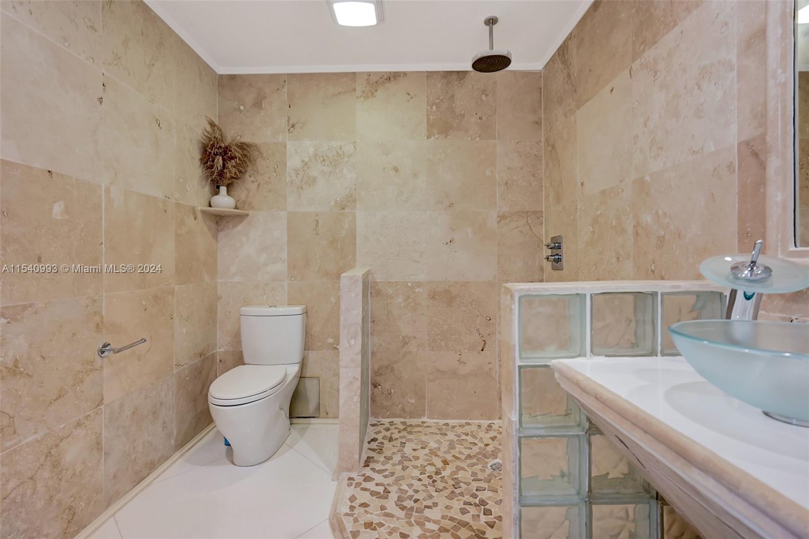 1743 Royal Palm Way, Hollywood, Florida 33020, 2 Bedrooms Bedrooms, ,2 BathroomsBathrooms,Residential,For Sale,1743 Royal Palm Way,A11540993