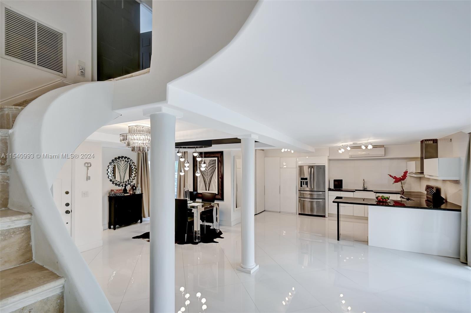 1743 Royal Palm Way, Hollywood, Florida 33020, 2 Bedrooms Bedrooms, ,2 BathroomsBathrooms,Residential,For Sale,1743 Royal Palm Way,A11540993