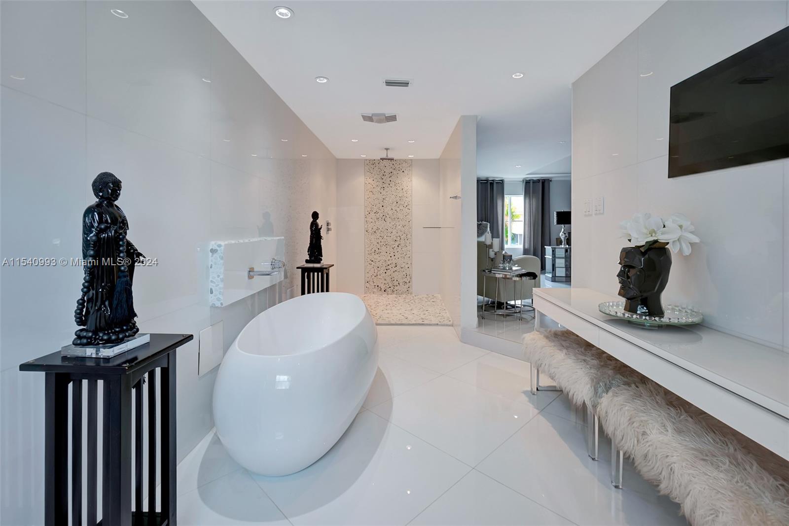 1743 Royal Palm Way, Hollywood, Florida 33020, 2 Bedrooms Bedrooms, ,2 BathroomsBathrooms,Residential,For Sale,1743 Royal Palm Way,A11540993