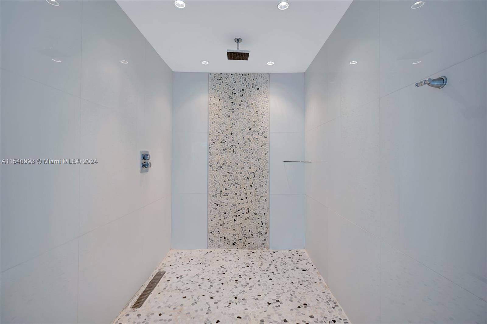 1743 Royal Palm Way, Hollywood, Florida 33020, 2 Bedrooms Bedrooms, ,2 BathroomsBathrooms,Residential,For Sale,1743 Royal Palm Way,A11540993