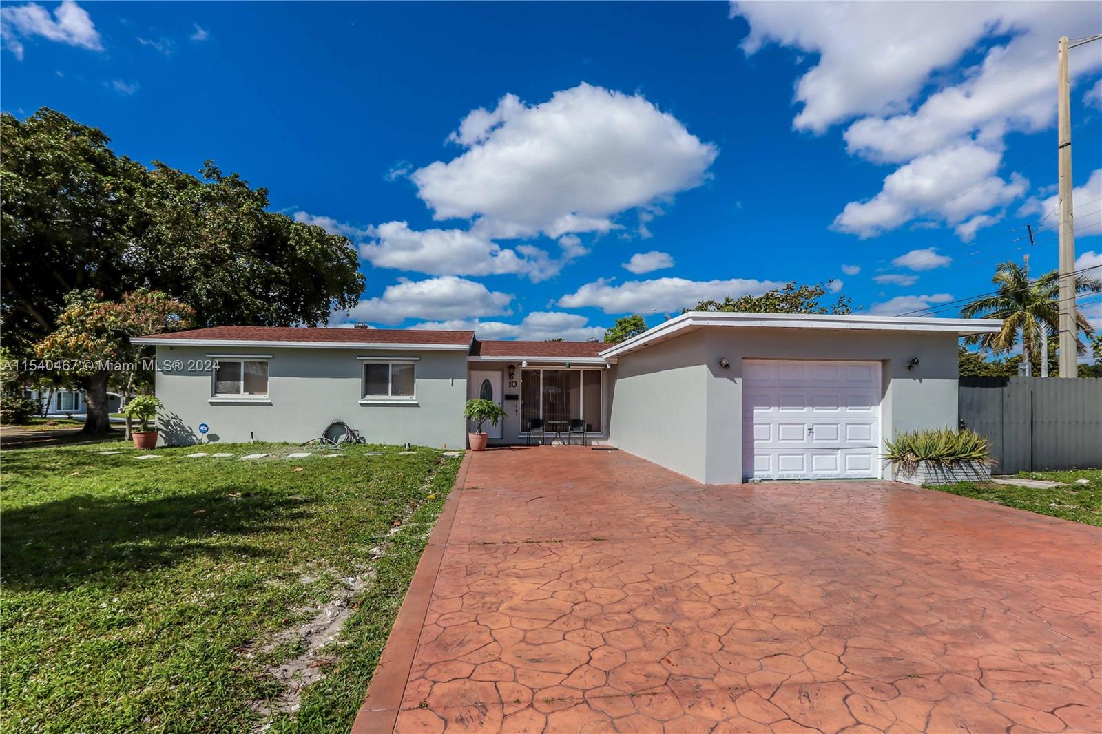 10 63rd Ter, Pembroke Pines, FL, 33023 United States, 3 Bedrooms Bedrooms, ,2 BathroomsBathrooms,Residential,For Sale,63rd Ter,A11540467