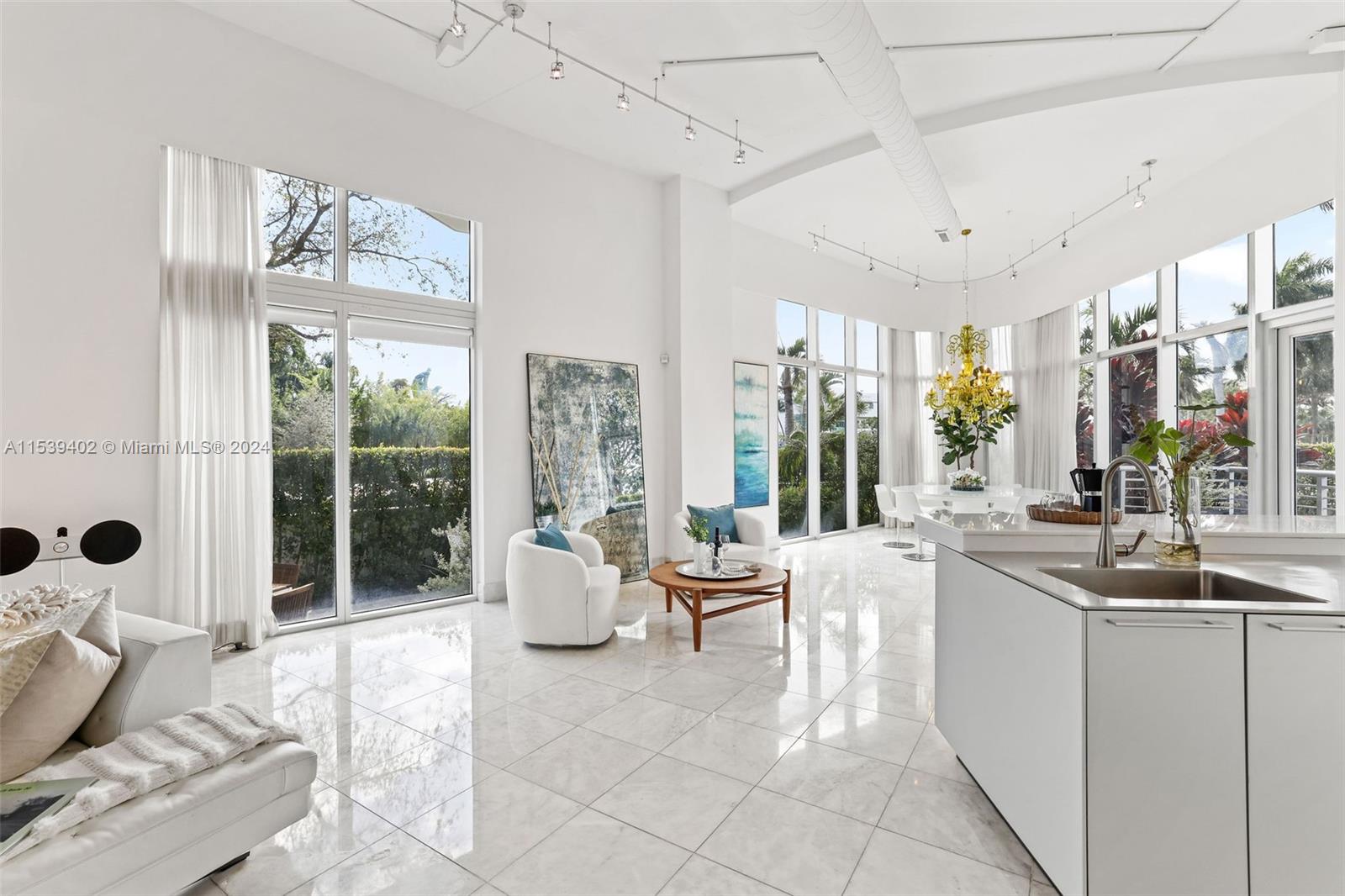 2001 Meridian Ave 101, Miami Beach, Florida 33139, 2 Bedrooms Bedrooms, ,2 BathroomsBathrooms,Residential,For Sale,2001 Meridian Ave 101,A11539402