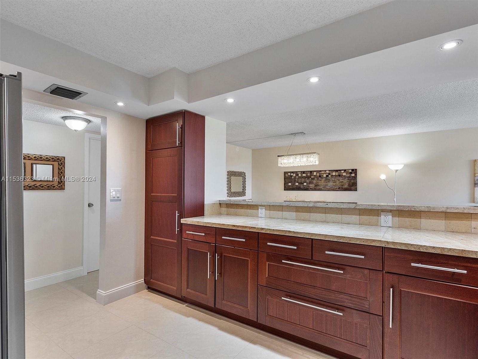 600 Parkview Dr 923, Hallandale Beach, Florida 33009, 2 Bedrooms Bedrooms, ,1 BathroomBathrooms,Residential,For Sale,600 Parkview Dr 923,A11536323