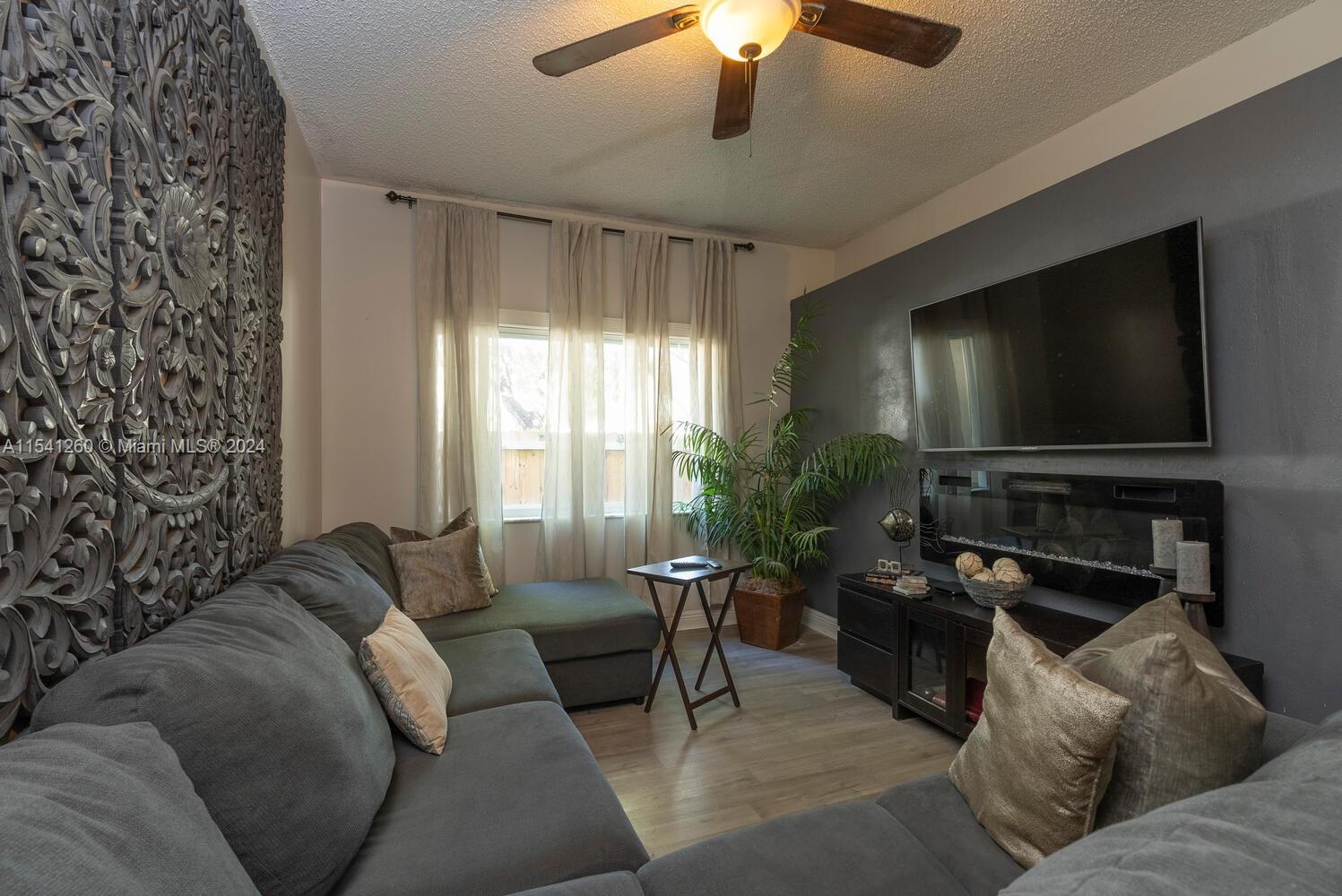 2215 SE 23rd Ter 2215, Homestead, Florida 33035, 3 Bedrooms Bedrooms, ,2 BathroomsBathrooms,Residential,For Sale,2215 SE 23rd Ter 2215,A11541260