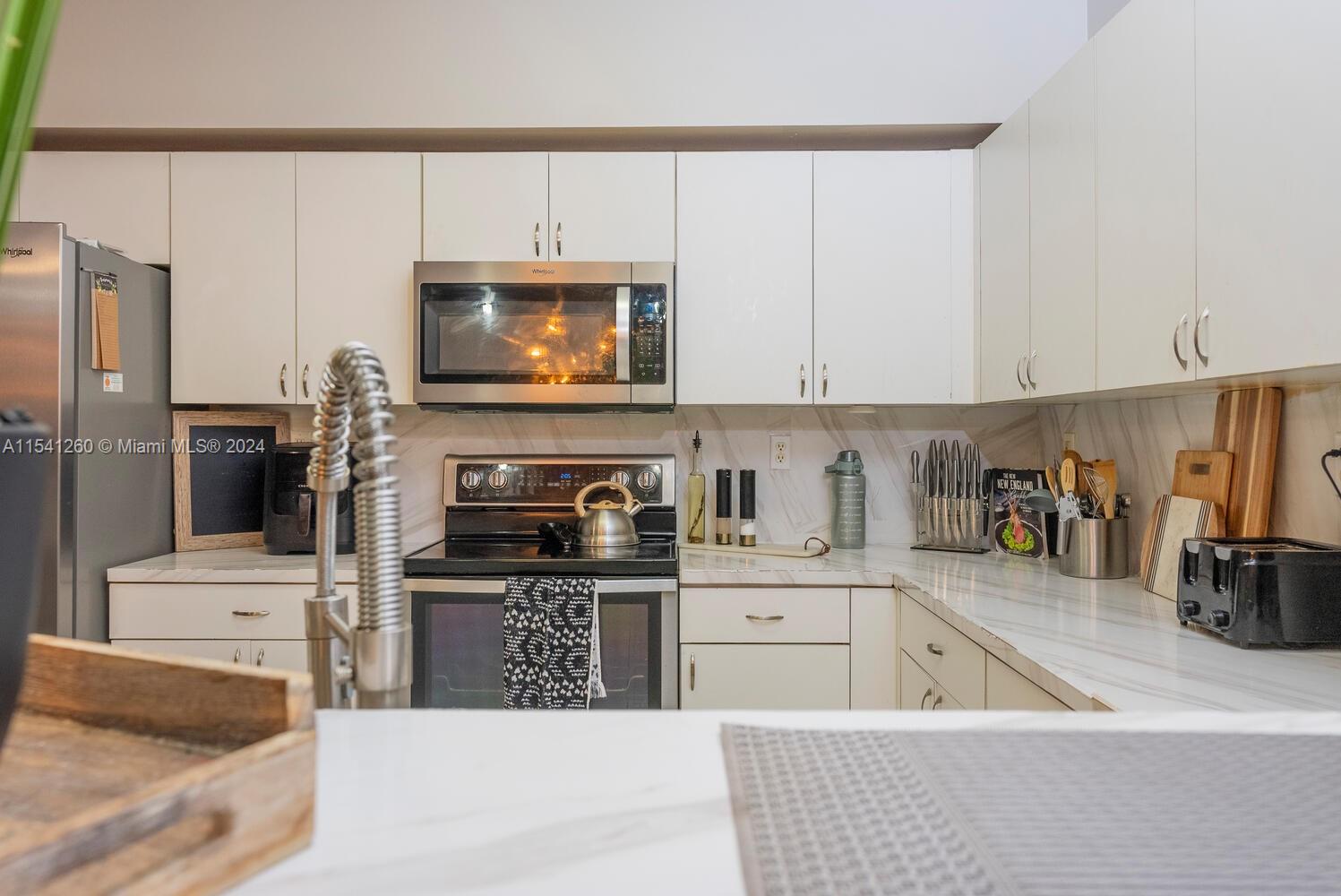 2215 SE 23rd Ter 2215, Homestead, Florida 33035, 3 Bedrooms Bedrooms, ,2 BathroomsBathrooms,Residential,For Sale,2215 SE 23rd Ter 2215,A11541260