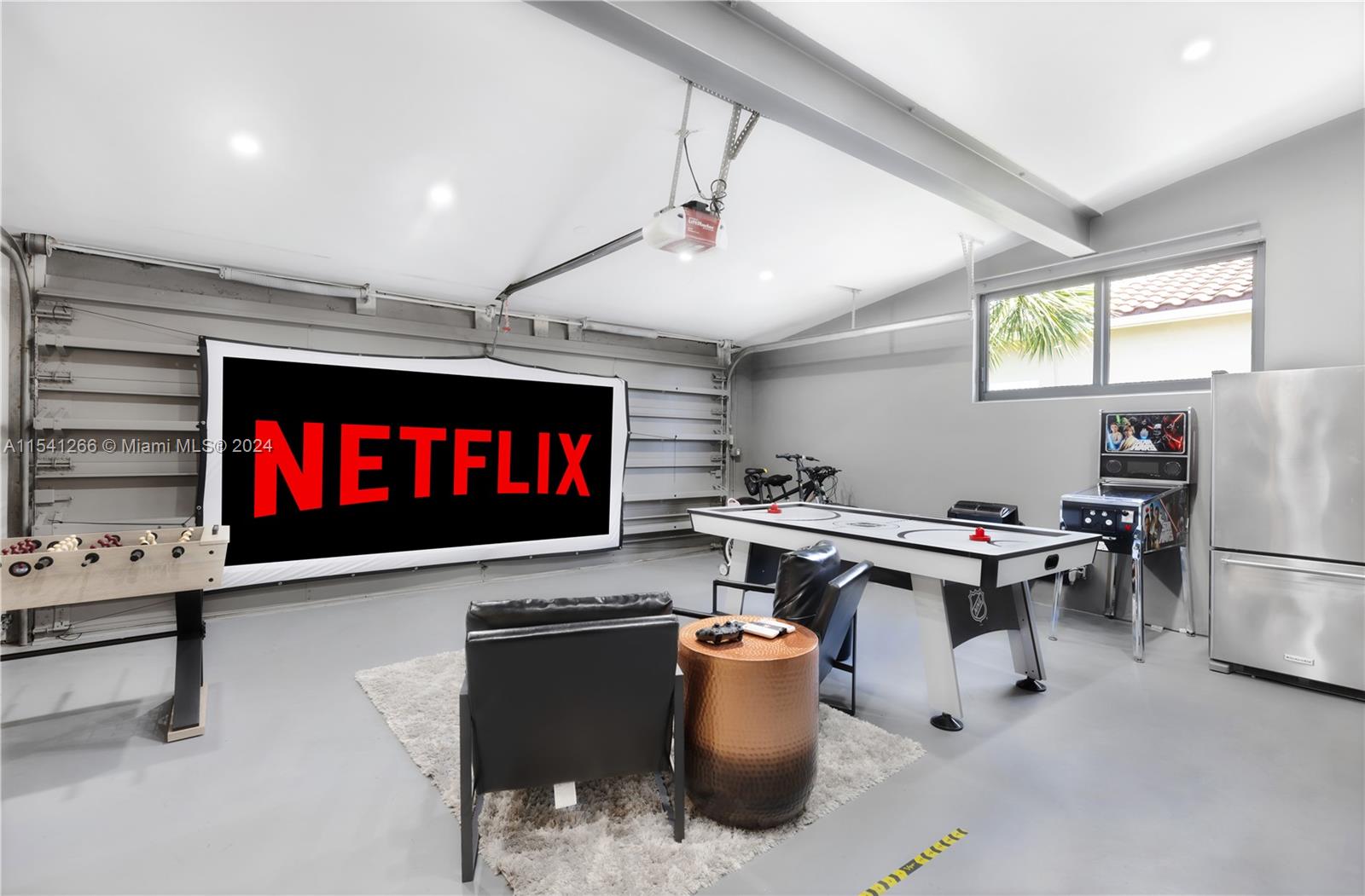 607 Oleander Dr, Hallandale Beach, Florida 33009, 5 Bedrooms Bedrooms, ,4 BathroomsBathrooms,Residentiallease,For Rent,607 Oleander Dr,A11541266