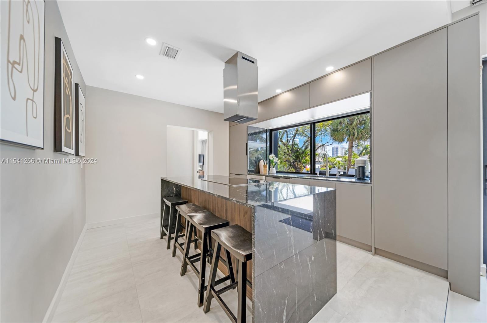 607 Oleander Dr, Hallandale Beach, Florida 33009, 5 Bedrooms Bedrooms, ,4 BathroomsBathrooms,Residentiallease,For Rent,607 Oleander Dr,A11541266