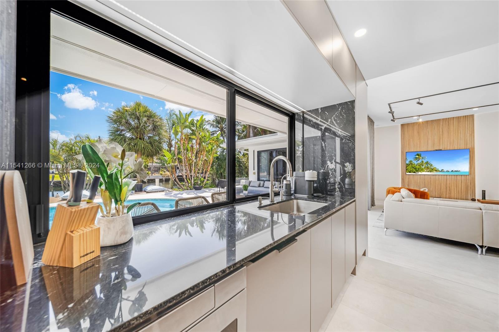 607 Oleander Dr, Hallandale Beach, Florida 33009, 5 Bedrooms Bedrooms, ,4 BathroomsBathrooms,Residentiallease,For Rent,607 Oleander Dr,A11541266